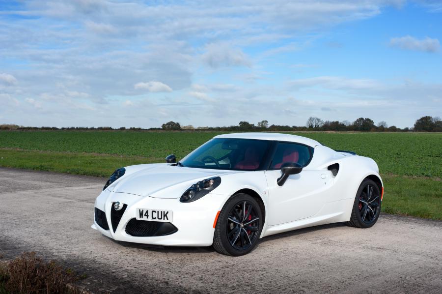  Alfa Romeo 4C 2015 года  (UK) (фото 17 из 45)